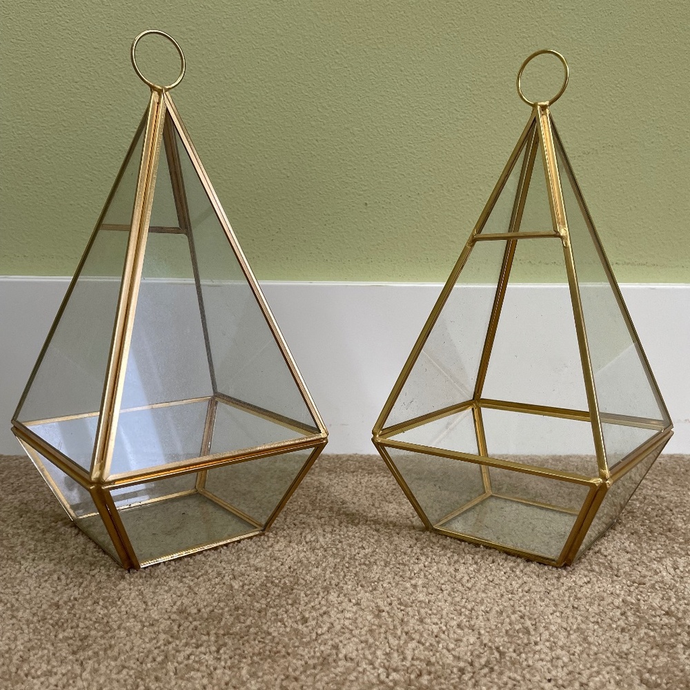 Gold geometric decor
